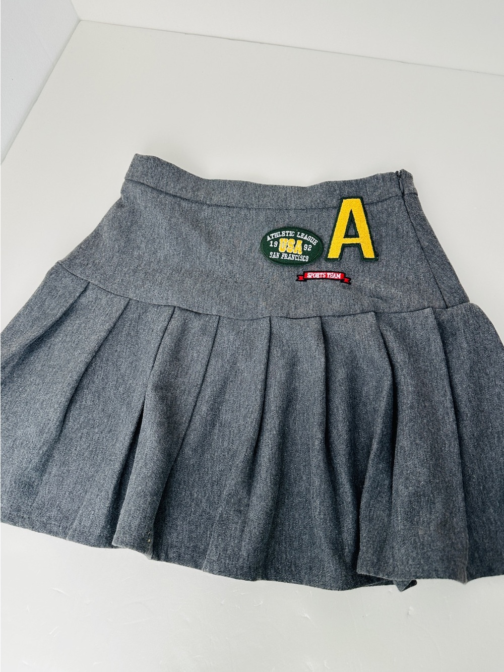 Zara Girls Gray Varsity Patch Pleated Mini Tennis Skirt Sz 13-14 / 164cm (XS)
